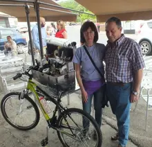 Emilio Duarte y Lourdes Álvarez de Sotomayor junto al premio