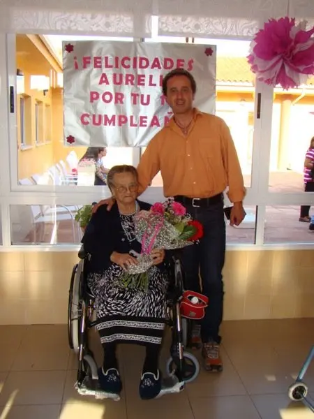 T&iacute;a Aurelia cumple cien a&ntilde;os. Un regalo de Jos&eacute; Ignacio G&oacute;mez