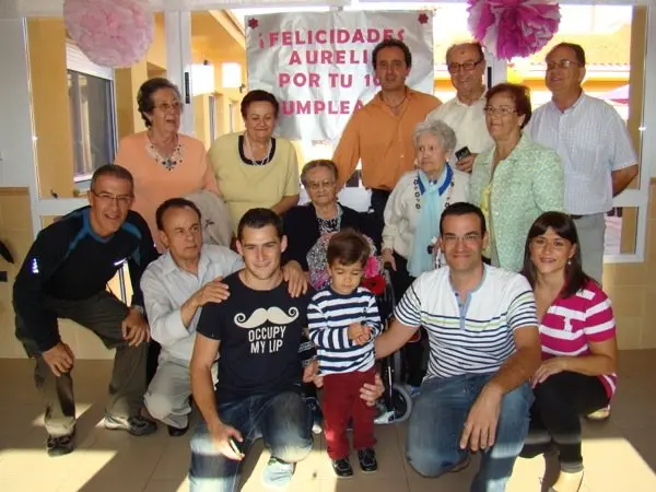T&iacute;a Aurelia cumple cien a&ntilde;os. Un regalo de Jos&eacute; Ignacio G&oacute;mez