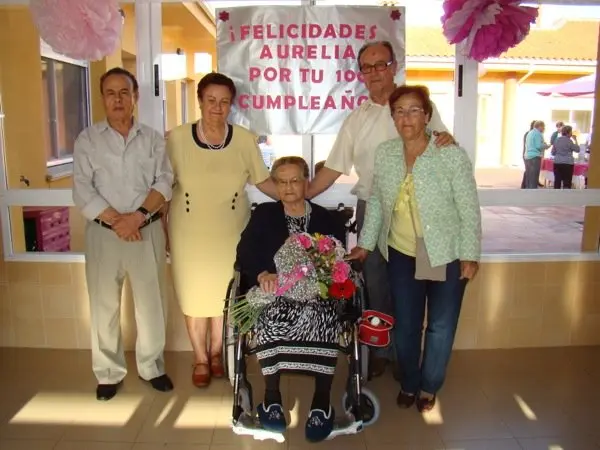 T&iacute;a Aurelia cumple cien a&ntilde;os. Un regalo de Jos&eacute; Ignacio G&oacute;mez