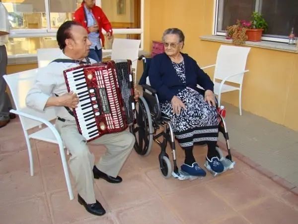 T&iacute;a Aurelia cumple cien a&ntilde;os. Un regalo de Jos&eacute; Ignacio G&oacute;mez