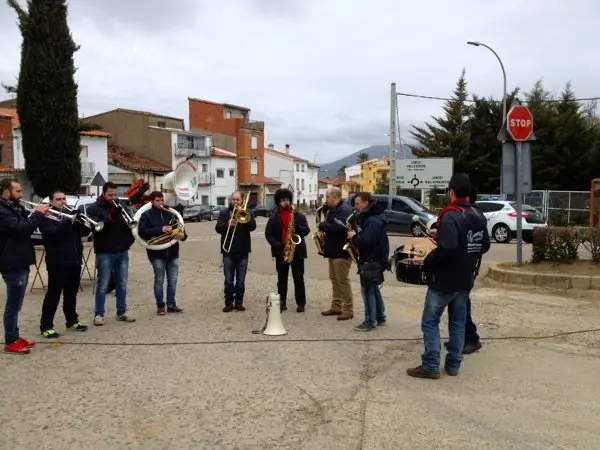 La charanga se encarg&oacute; de animar el ambiente