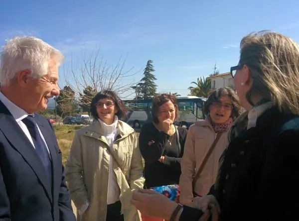 Trinidad Nogales charla con las representantes de las AMPAS en presencia de Díaz Solís