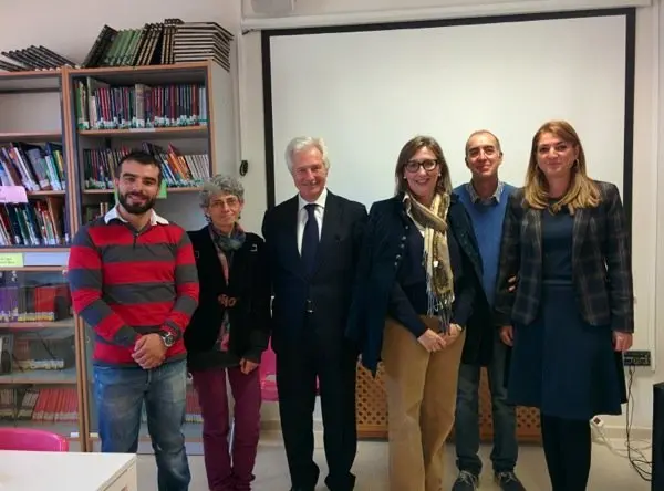 Foto de familia tras la reunión en el IESO Valles de Gata