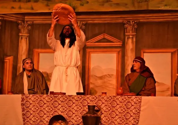 Jes&uacute;s bendice el pan. La Pasi&oacute;n Torrecilla de los &Aacute;ngeles. JMRV