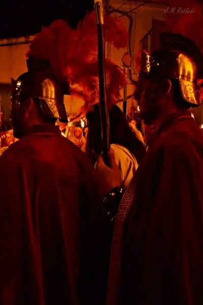 Jes&uacute;s, entre la turba, es conducido por los soldados romanos hasta El Calvario. La Pasi&oacute;n. Torrecilla de los &Aacute;ngeles. JMRV