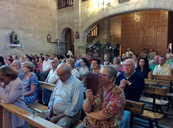 Vista parcial de la iglesia durante la misa