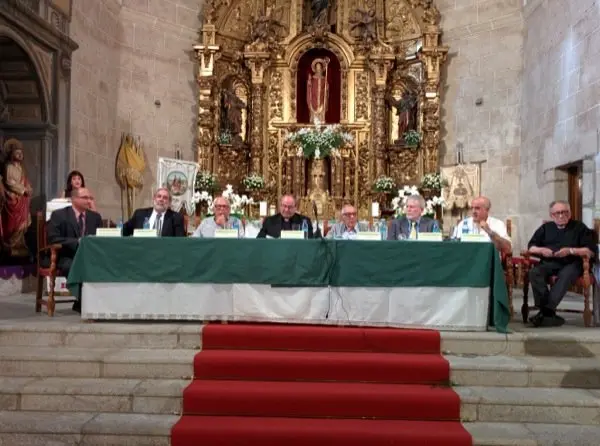 Mesa de presentacion del Nuevo Testamento en Fala
