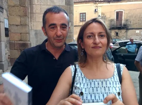 Franjo Antunez miembro de A Nosa Fala con Maribel Sanchez tecnico de Adisgata
