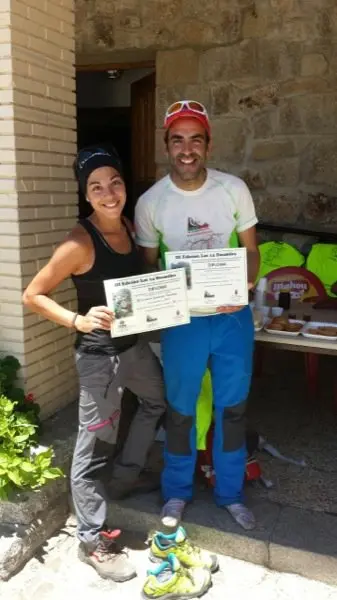 Los serranos muestran orgullosos sus certificados de participaci&oacute;n. IMAGEN CEDIDA POR ANG&Eacute;LICA MONTEJO
