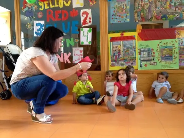 Vega con los ni&ntilde;os antes del posado