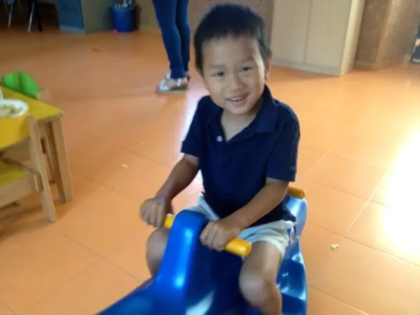 Antonio sonr&iacute;e en su caballo