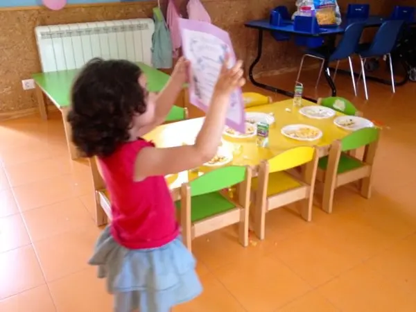 Daniela lee su diploma