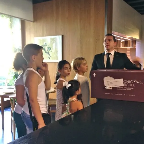 Pedro Enrique Gritti les cuenta los secretos de la cocina en Atrio