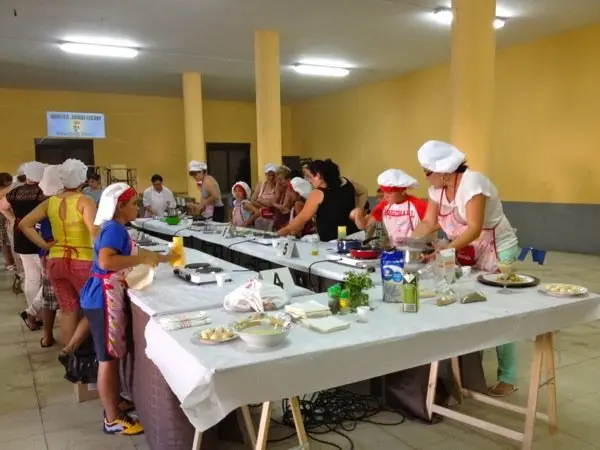 Durante la preparaci&oacute;n del &uacute;ltimo men&uacute; del programa Master Junior Cocina de Perales del Puerto