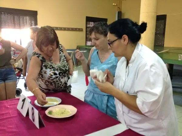 El jurado cata los platos en la &uacute;ltima sesi&oacute;n del programa Master Junior Cocina de Perales del Puerto