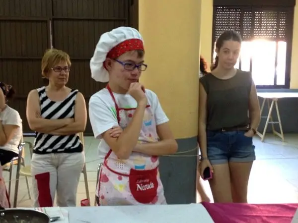 Ra&uacute;l, pensativo, durante la celebraci&oacute;n de la &uacute;ltima jornada del programa Master Junior Cocina de Perales del Puerto
