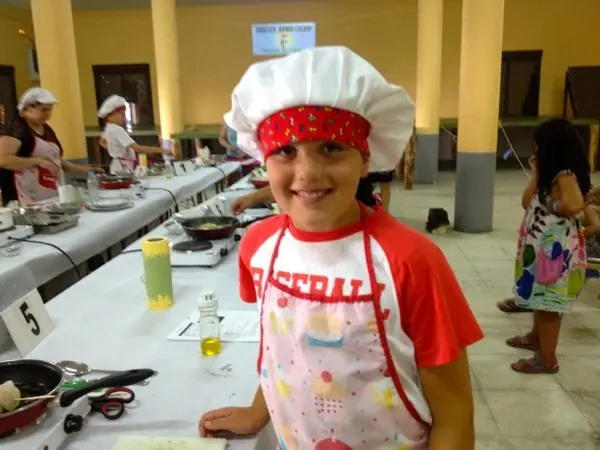 Jaime listo para preparar la merluza con gambas
