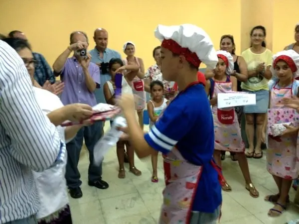 Javier recoge su diploma