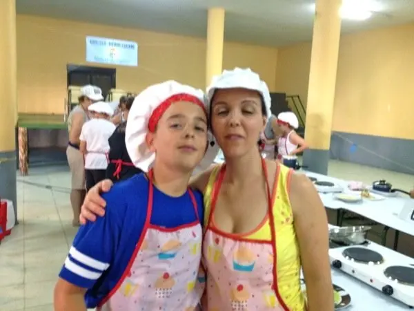 Javier y su madre en un descanso