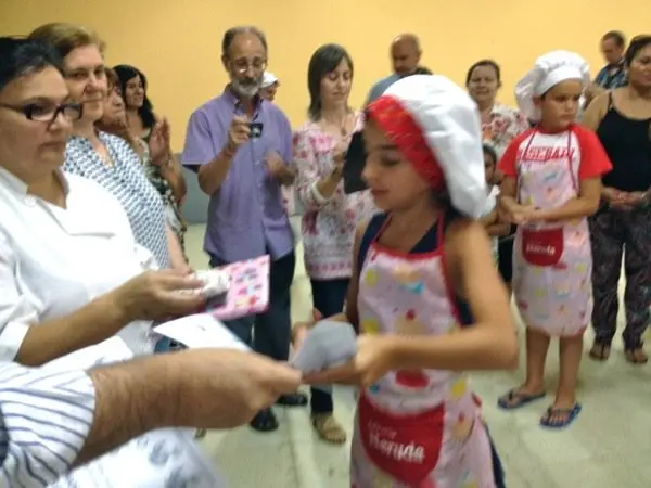 Nerea recoge su diploma