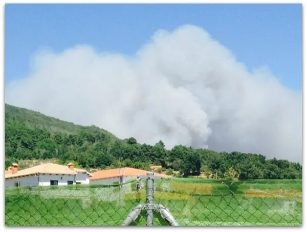 Incendio de Acebo visto desde Hoyos. &Aacute;ngel Garc&iacute;a