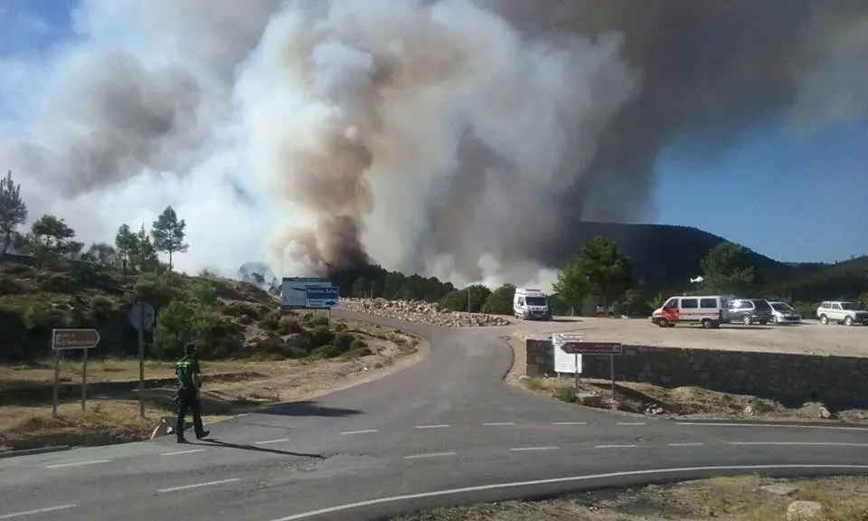 Incendio del 6 de agosto en las piscinasa de Acebo. Imagen de Sonia Seco Fern&aacute;ndez para www.sierradegatadigital.es