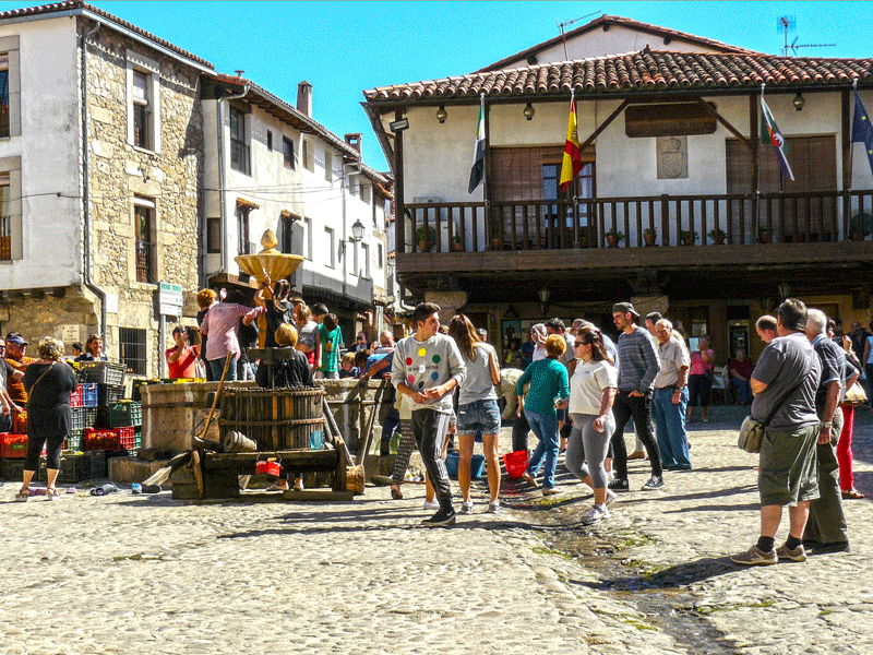 1. San Mart&iacute;n recupera la Vendimia Tradicional y la convierte en una fiesta. Imagen de ANTONIO CORREDERA en www.sierradegatadigital.es. png