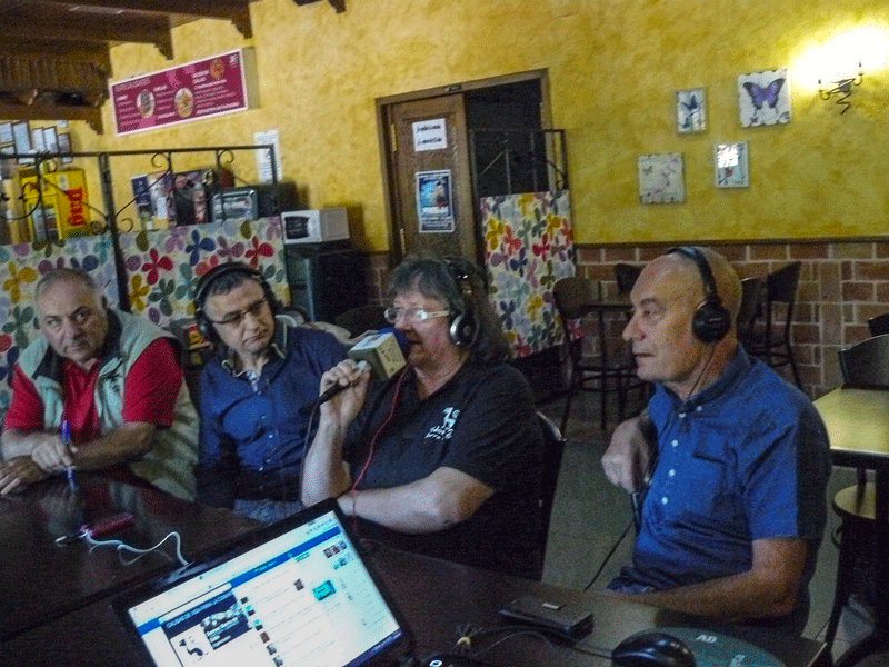 3.Jakky Cosway habla de la nueva asociaci&oacute;n Somos Sierra de Gata en Uni&oacute;n Radio Catalu&ntilde;a. Imagen de ANTONIO CORREDERA en www.sierradegatadigital.es