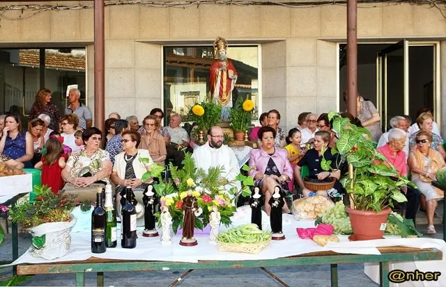 Ofrendas para San D&aacute;maso en Valverde del Fresno. Una imagen de ANHER publicada en www.sierradegatadigital.es                                