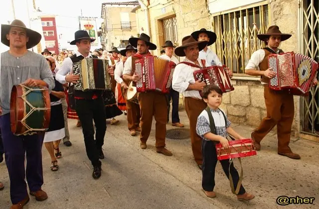 Rancheros portugueses en el I Encuentro Intercultural Transfronterizo de Valverde del Fresno. Una imagen de ANHER publicada en www.sierradegatadigital.es                                     