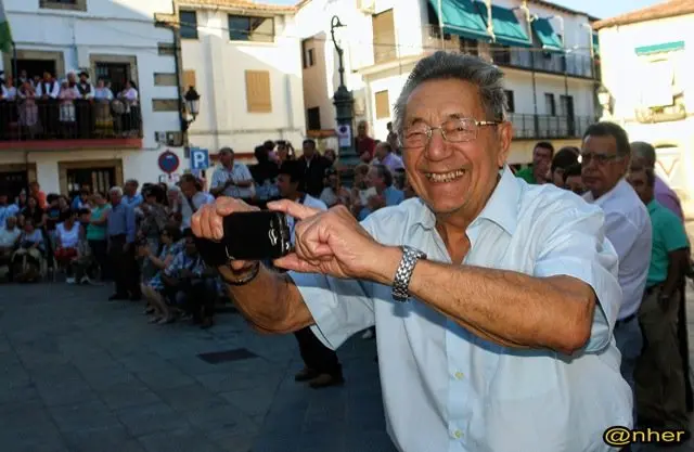 &iexcl;El fot&oacute;grafo fotografiado! Una imagen de ANHER publicada en www.sierradegatadigital.es                                  
