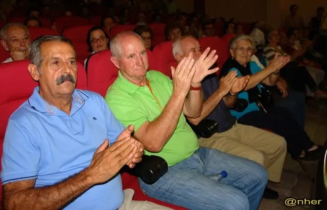 El p&uacute;blico disfrut&oacute; en la Casa de Cultura valverde&ntilde;a durante el I Encuentro Intercultural transfronterizo. Una imagen de ANHER publicada en www.sierradegatadigital.es                                     