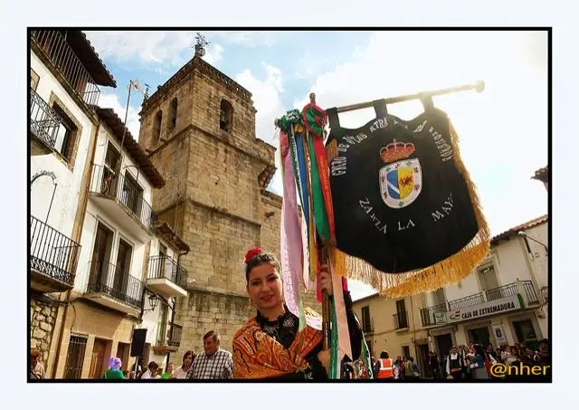 Zarza la Mayor tambi&eacute;n particip&oacute; de manera altruista en el Festival solidario Reverdeceremus organizado por los vecinos de Acebo y Hoyos para ayudar a los damnificados por el incendio. Imagen del s&aacute;bado, 10 de octubre, en Acebo. ANHER para www.sierradegatadigital.es                               