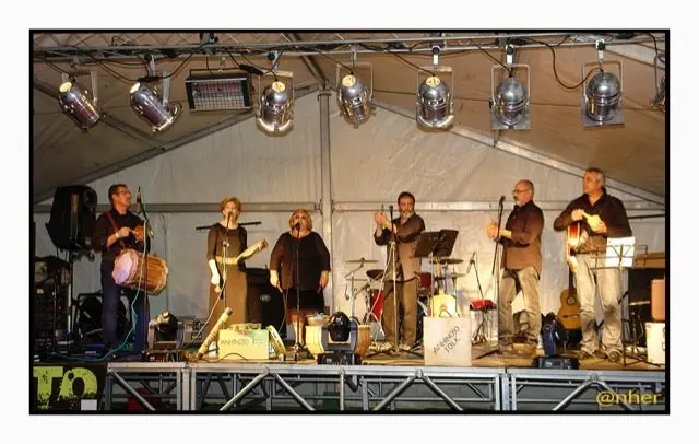 Anhinojo Folk abre Reverdeceremus, festival solidario organizado por los vecinos de Acebo y Hoyos. Imagen del s&aacute;bado en Acebo. ANHER para www.sierradegatadigital.es                                    