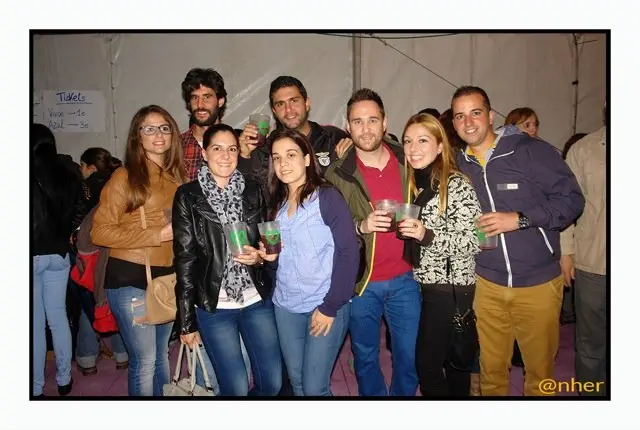 J&oacute;venes serranos unidos por una misma causa en el Festival Reverdeceremus, que se celebr&oacute; en Acebo y Hoyos los d&iacute;as 10 y 11 de octubre. Imagen del s&aacute;bado, 10 de octubre, en Acebo. ANHER para www.sierradegatadigital.es                                 