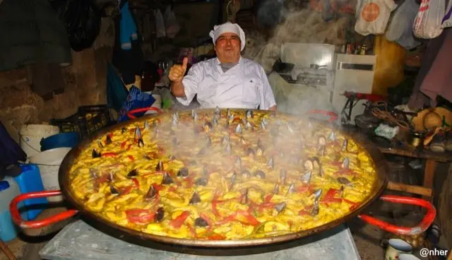 El autor de la gran paellada para los participantes en la ruta de oto&ntilde;o a Trevejo. Un &aacute;lbum de ANHER para www.sierradegatadigital.es                                                 