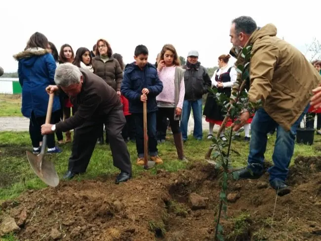 Luis Mariano Martín, alcalde de Villasbuenas y presidente de Adisgata durante la 211 Fiesta del Árbol en Villanueva de la Sierra