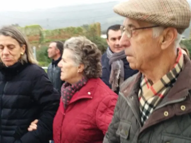 Los vecinos se reúnen alrededor de la Fiesta del Árbol en Villanueva de la Sierra