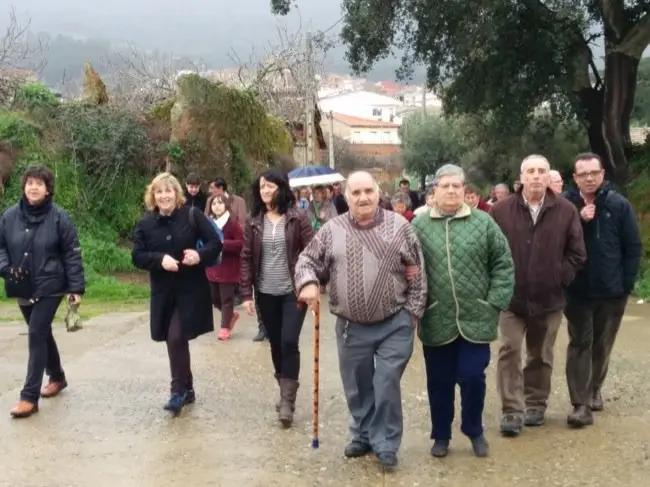 Un paseo hasta la zona de la plantación en la 211 Fiesta del Árbol de Villanueva de la Sierra