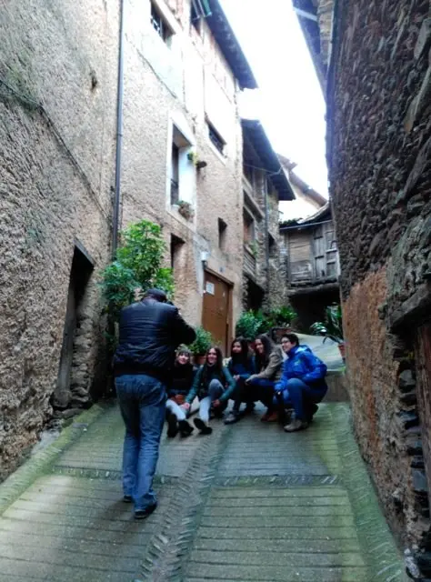 Los voluntarios conocen Sierra de Gata. Una visita a Robledillo de Gata. VER&Oacute;NICA LOPO. ADENEX