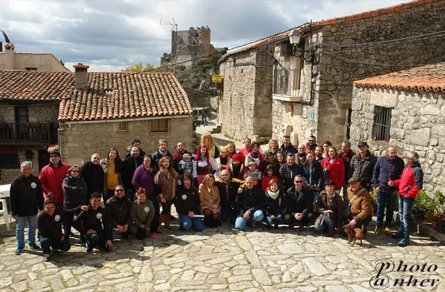 Asistentes a la presentaci&oacute;n de Arquegu&iacute;as Em&eacute;rita en Sierra de Gata. ANHER                           