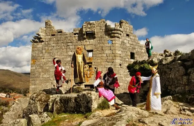 Recreaciones hist&oacute;ricas en Trevejo con Arquegu&iacute;as Em&eacute;rita. ANHER                              