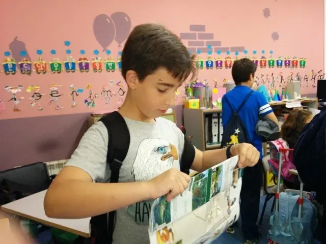Coloreando Sierra de Gata. Los estudiantes de 4&ordf; del CEIP Virgen de la Vega (Moraleja) visitan el CRA Almenara en su visita a Villasbuenas de Gata