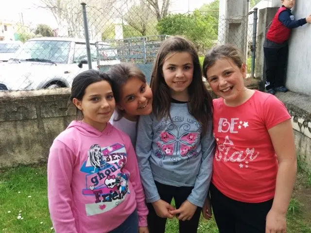 Colorando Sierra de Gata. Los estudiantes de 4&ordf; del CEIP Virgen de la Vega (Moraleja) visitan el CRA Almenara en su visita a Villasbuenas de Gata