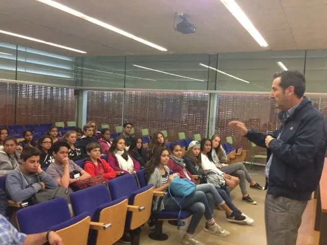 Estudiantres franceses de Isla Reunión visitan el Centro de Formación del Medio Rural de Moraleja 1