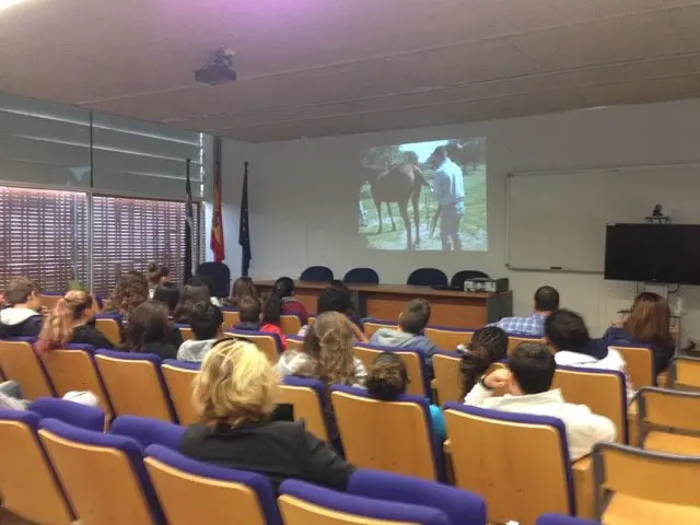 Estudiantres franceses de Isla Reunión visitan el Centro de Formación del Medio Rural de Moraleja 4