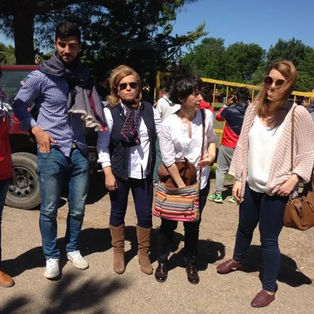 Yolanda Vegas, concejala de Moraleja, y el torero Jairo C&aacute;ceres con dos profesoras den CFMR de la comarca
