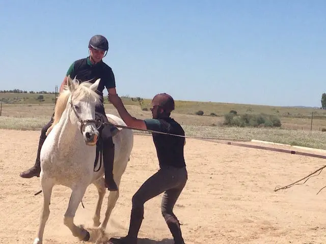 Los alumnos exhiben su pericia a lomos del caballo en El Espinel