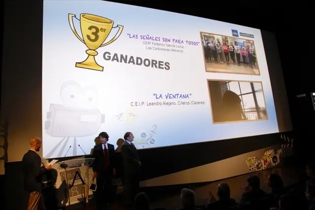 Los Trastillos en Madrid recogen el Tercer Premio en la IV Edición de los Premios Race sobre Seguridad Vial. CACHINUS DE CINES6